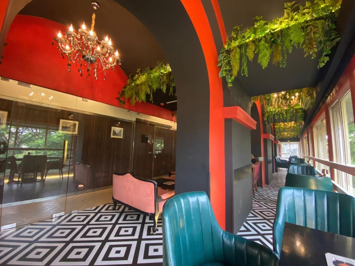Gulf Hotel Mumbai- The Boutique Hotel Colaba Bombaim Exterior foto