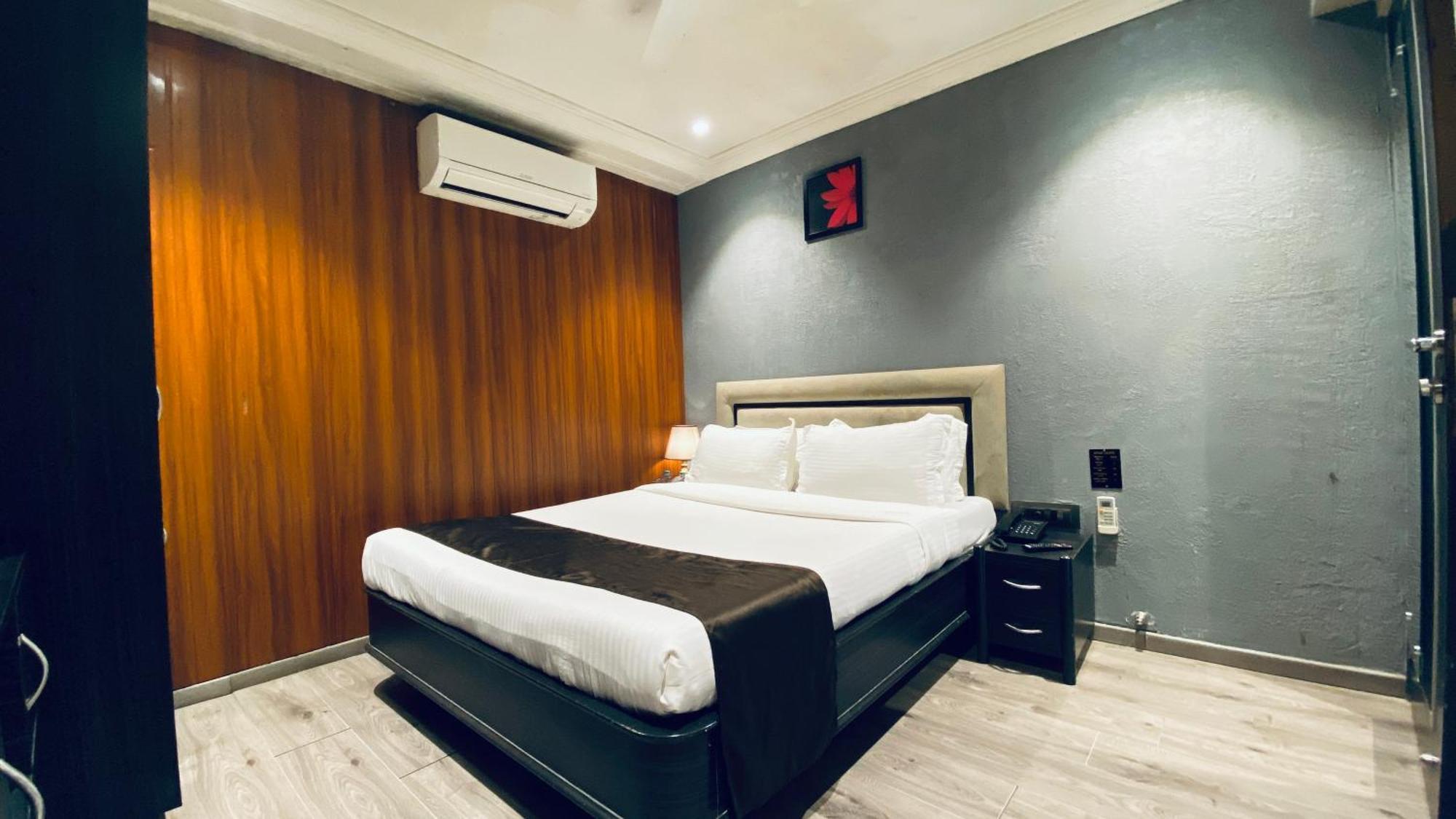Gulf Hotel Mumbai- The Boutique Hotel Colaba Bombaim Exterior foto